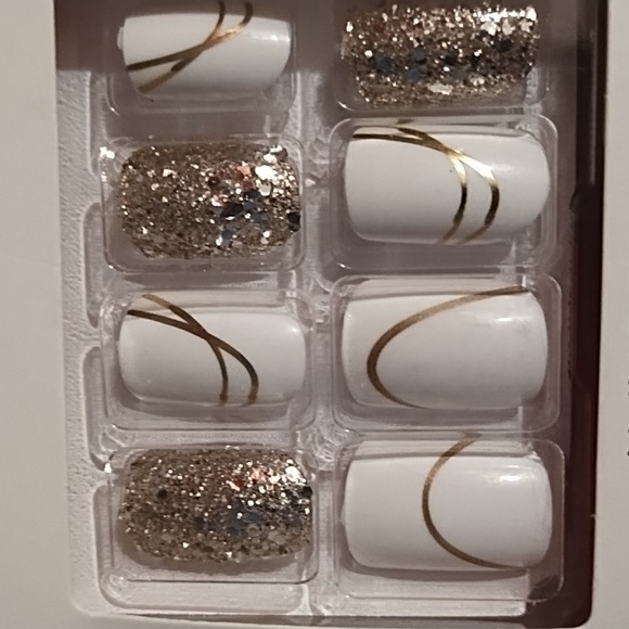 Press-on Nails - Picture 3 of 3